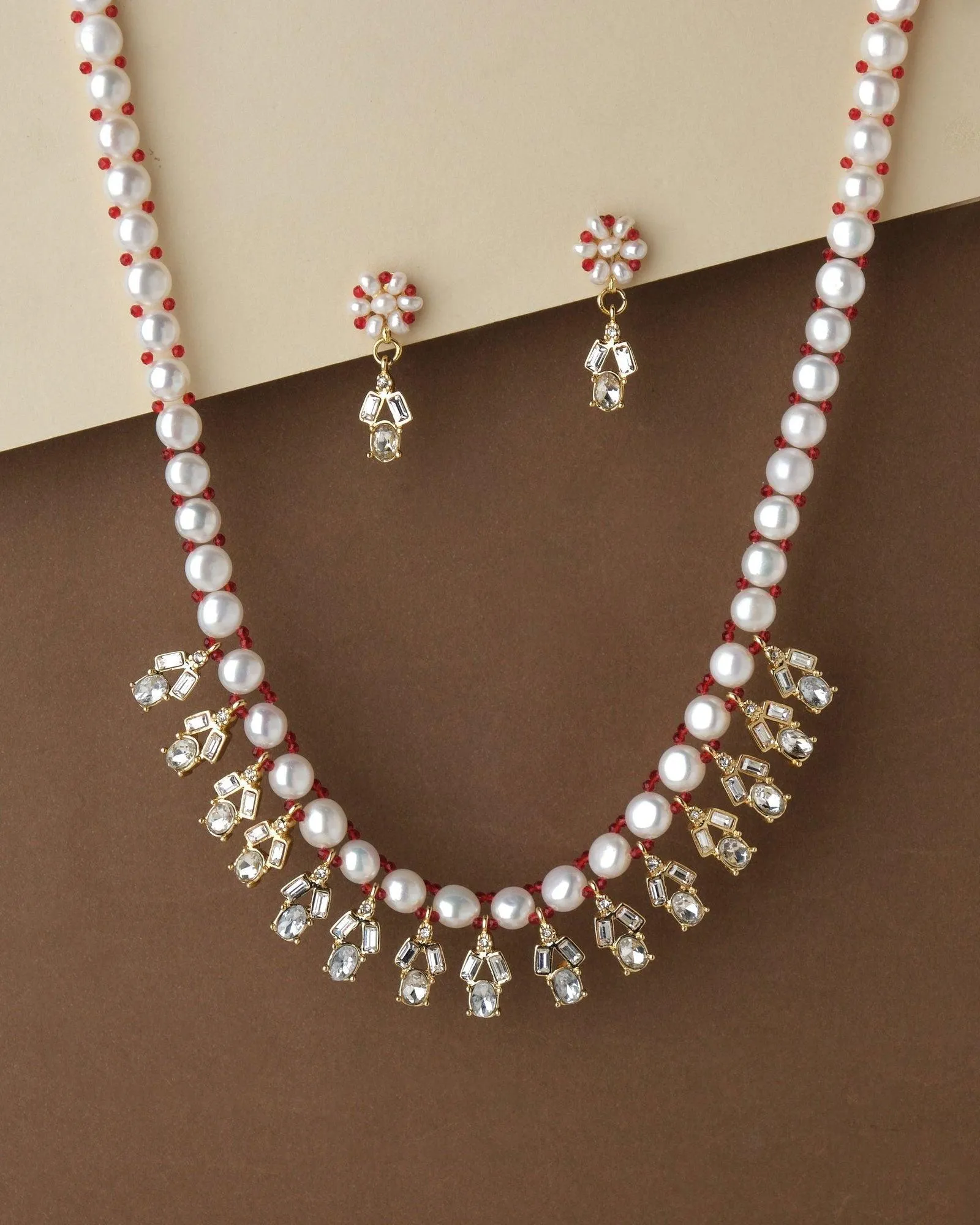 Fashionable Pearl & Beads Necklace Set